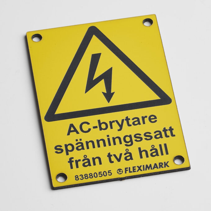 AC_brytare_spänningssatt2_gravyr_52x75