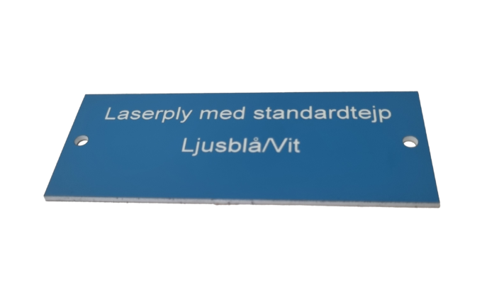 Gravyrskylt i ljusblått med vit text. Fästes med standardtejp